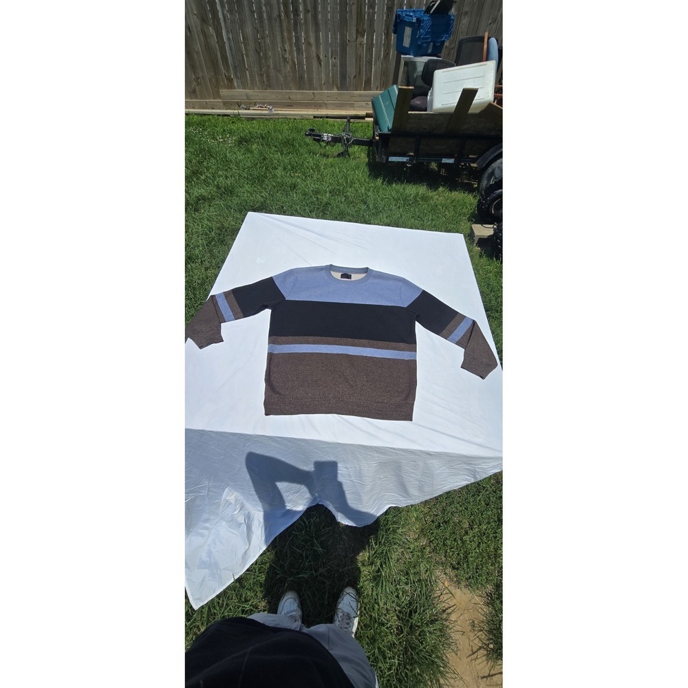 men's colorblock crewneck sweater from the brand Day & Age Size X-Large